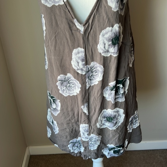 Devoted Luxury Apparel Floral Dress - Picture 8 of 10
